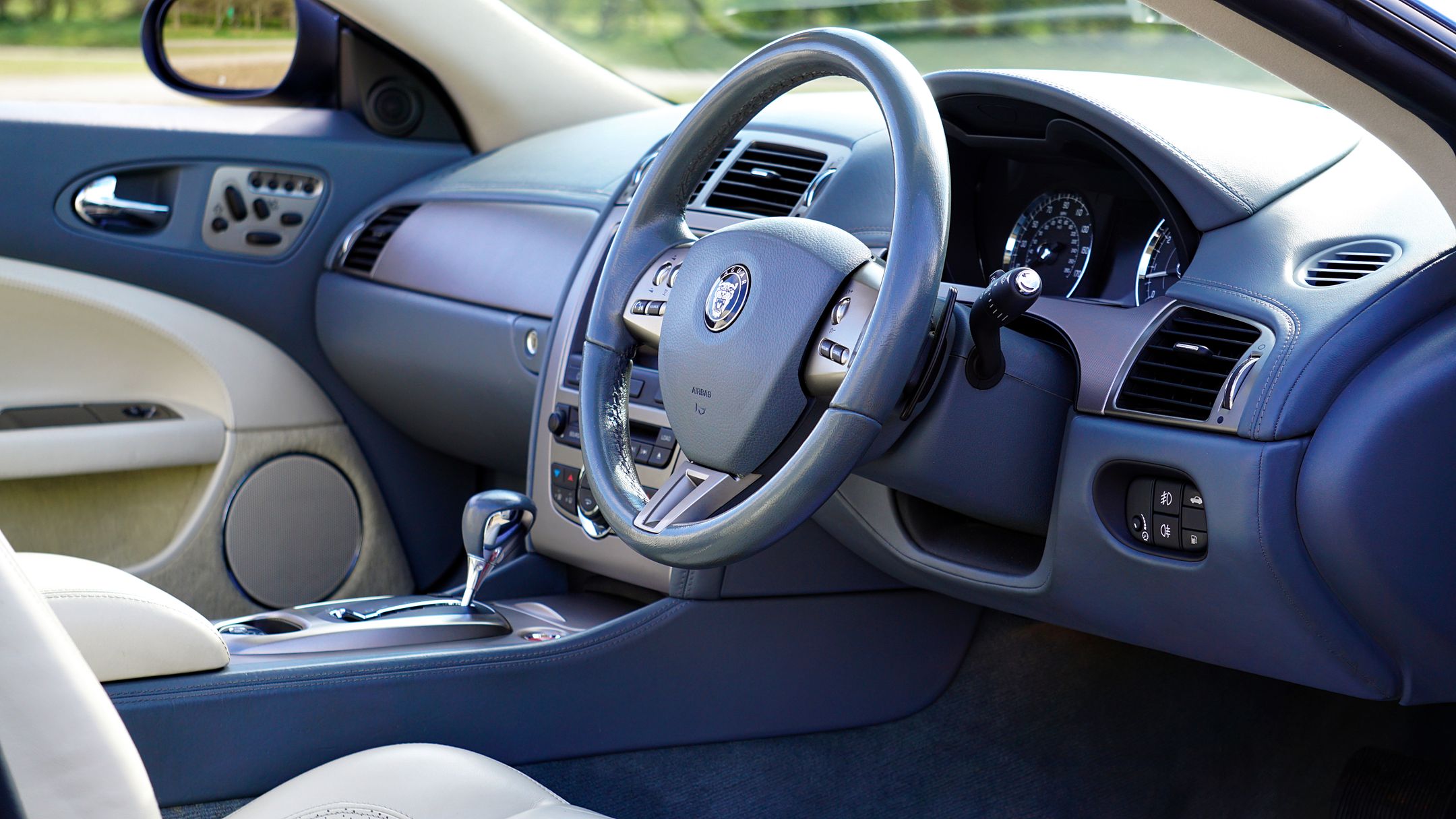 Tableau de bord de voiture premium